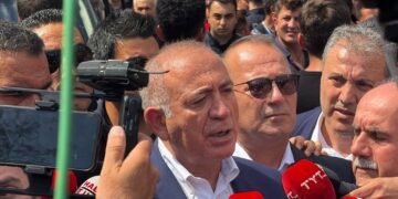 Polîsan 10 CHPî binçav kirin