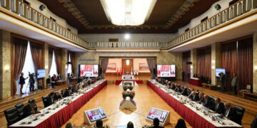 Komîsyona Meclise diçe Amedê