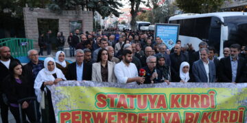 Polîsan meşa ji bo zimanê Kurdî asteng kir!
