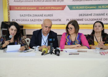 Komxebata Ziman didome: Divê hemû malbat bi zarokên xwe re bi Kurdî biaxivin