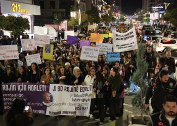 Li Wanê bi hezaran jin ji bo Rojîn Kabaîşê meşiya