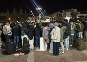 Rektor ji ber pirsên xwendekaran reviya!