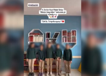 Li Elbakê bi zarokên Kurd helbesteke nijadperest dan xwendin