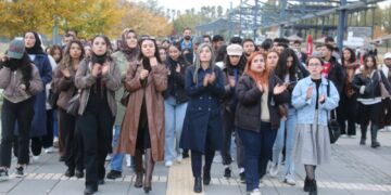 Rojnamegeran astengkirin û sansur protesto kirin