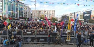 Bi hezaran li Esenyurtê qêrîyan: Mil bidin mil li dijî faşîzmê