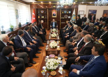 Numan Kurtulmuş serdana Şaredariya Amedê kir