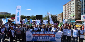 Nûnerên KESKê ji Amedê ber bi Enqereyê ve dest bi meşê kirin 