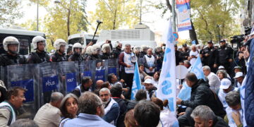 Meşvanên KESKê ku gihiştin Enqereyê dest bi çalakiya rûniştinê kirin| HATE NÛKIRIN