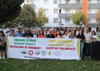 Saziyên demokratîk: Divê zagonên komara demokratîk bên derxistin