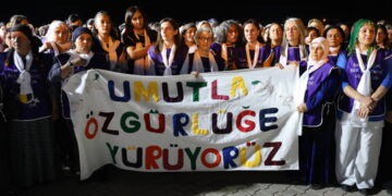 Meşvanên hêviyê gihiştin Curnê Reş: Mafê hêviyê nekin mijara bazarê