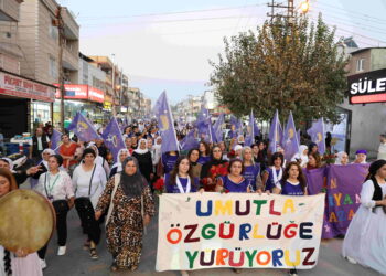 Meşa TJAyê gihişt Edenê: Silavên Rêberê Gelê Kurd me anî