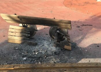 Li Peyasê bankên rûniştandinê şewitandin