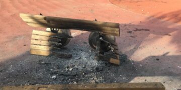 Li Peyasê bankên rûniştandinê şewitandin