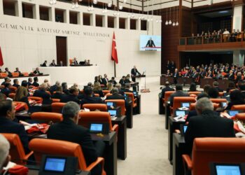 Erdogan piştî merasîma vekirina Meclîsê li gel DEM Partiyê û MHPê civiya