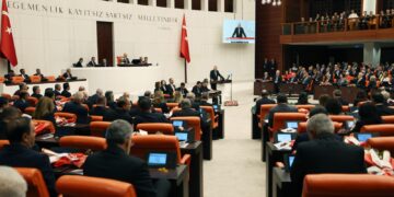 Erdogan piştî merasîma vekirina Meclîsê li gel DEM Partiyê û MHPê civiya