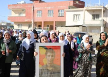 Bi girseyî çûn serdana şîna Bûlûş û Bûmîn