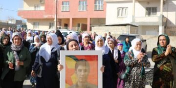 Bi girseyî çûn serdana şîna Bûlûş û Bûmîn