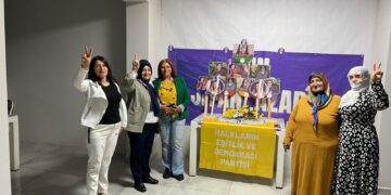 Nagîhan Akarsel li Manîsayê hat bîranîn