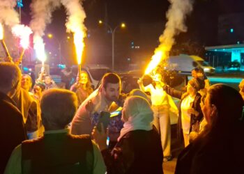 Bi meşaleyan Agît Tekîn pêşwazî kirin