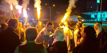 Bi meşaleyan Agît Tekîn pêşwazî kirin