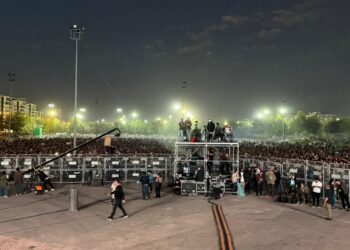 ‘Em bi Koma Amed serbilind in’