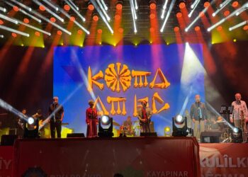 Bi sed hezaran kes tev li konsera Koma Amed bûn