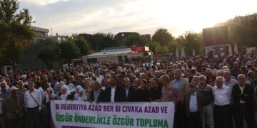 ‘Mîmarê berxwedanê yê aştiyê birêz Ocalan e’