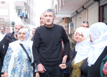 ‘Parçeyekî me hê di zindanê de ye’