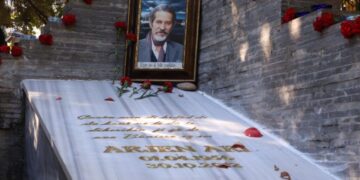 Arjen Arî ame yadkerdene: Ey xo ra pey mîrasêk verda