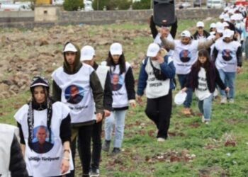 Ciwanî semedê Abdullah Ocalanî do rayraşîyayîş bikerî