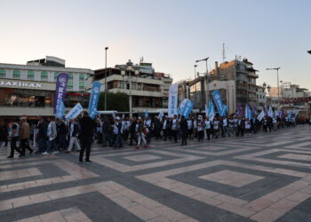‘Em ji bo Tirkiyeyeke demokratîk dimeşin’