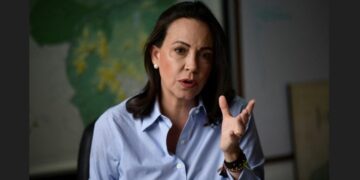 Xelata Aştiyê ya Nobelê dan Maria Corinayê