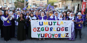 Meşvanên hêviyê gihiştin Xelfetiyê: Azadiya rêbertiya me xeta me ya sor e