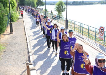 Jin li kêleka Çemê Firatê meşiyan: Bi berxwedanê hêviya aştiyê zindî dihêlin