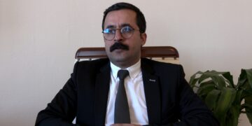 Serhat Çakmak: Me mafê hêviyê û mafên gelê Kurd pêşniyarî komîsyonê kir