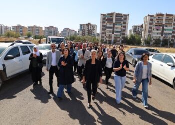 Bi girseyî serdana şîna Yûsûf Gucel kirin