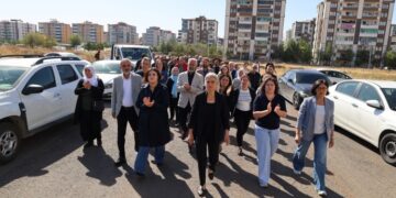 Bi girseyî serdana şîna Yûsûf Gucel kirin