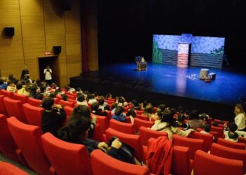 Tutê Zarokîstanî tîyatro de ameyî têhet