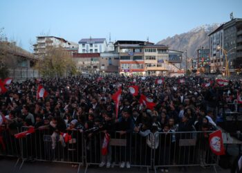Bayindir: Em li ber azadiyê ne Hatîmogûllari: Provokatoran her der tijî kiriye