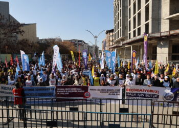 Mitînga KESKê ya Wanê bi dawî bû: Wê têkoşîn bidome