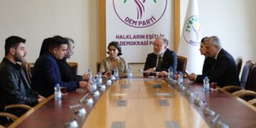 Keyeyê Rojîn Kabaîş DEM Partî zîyaret kerd