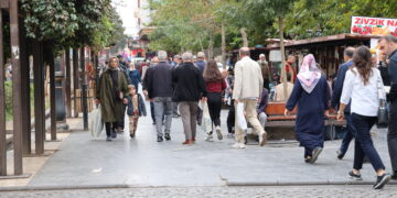 Xelkê Amedê: Divê Demîrtaş û girtîyên sîyasî tavilê bên berdan