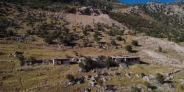 Di 1994an de kê ew gund vala kir?