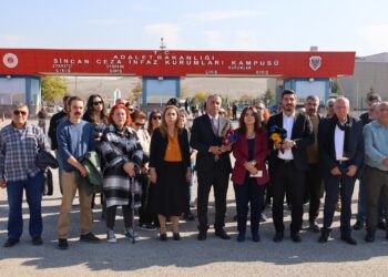 ‘Dewaya Kobanî herimîyaye, embazanê ma veradê’