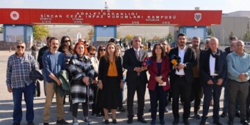 ‘Dewaya Kobanî herimîyaye, embazanê ma veradê’