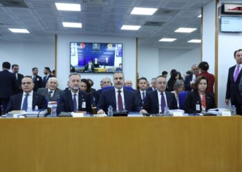 Berdan Ozturk ji Hakan Fîdan re got: Bi gefan pirsgirêk çareser nabe