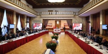 Numan Kurtulmuş bi koordînatorên partiyan re civiya