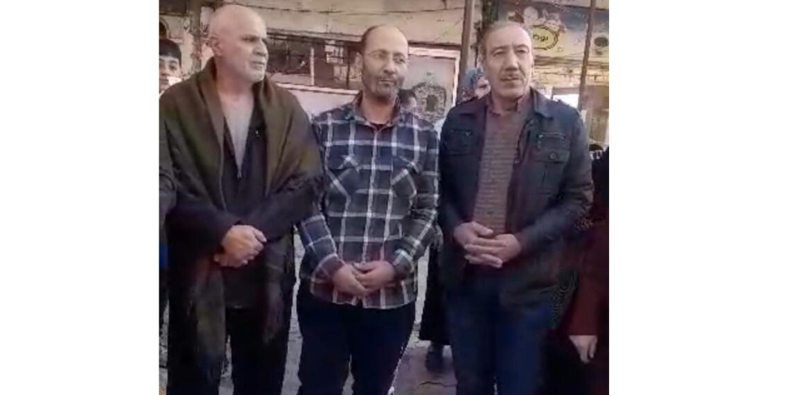 Ahmet Mustafa piştî 31 salan li Rojava bi kulîlkan hat pêşwazîkirin