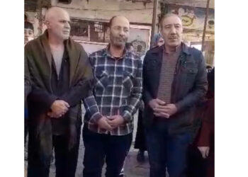 Ahmet Mustafa piştî 31 salan li Rojava bi kulîlkan hat pêşwazîkirin