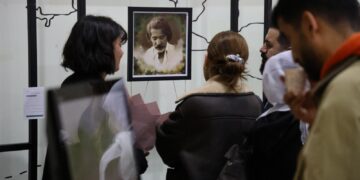 Helbestvan Arjen Arî li Amedê hat bibîranîn